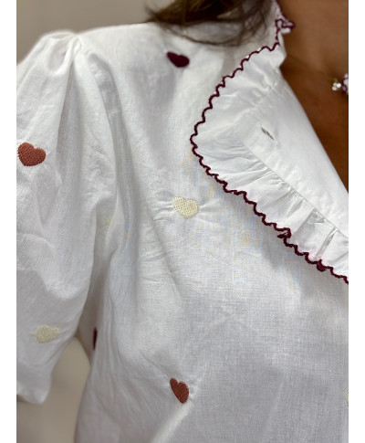 Camisa blanca con bordados, camisa romántica mujer, camisa de corazones