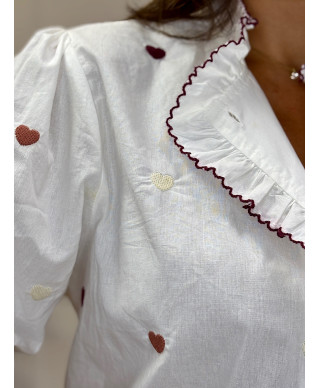 Camisa blanca con bordados, camisa romántica mujer, camisa de corazones