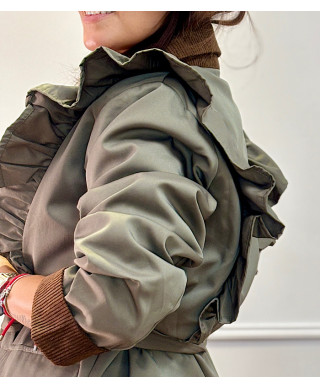 PARKA VERDE CON VOLANTES