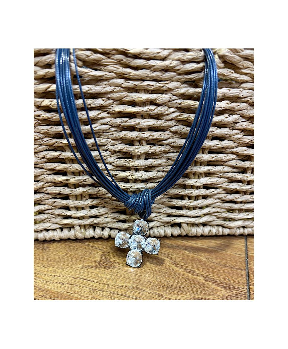 collar de mujer, collar cruz cristales, collar cuero azul, collar elegante.