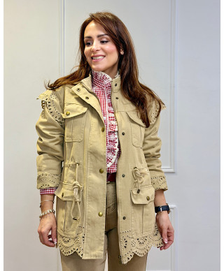 CHAQUETA SAFARI BORDADA CAMEL