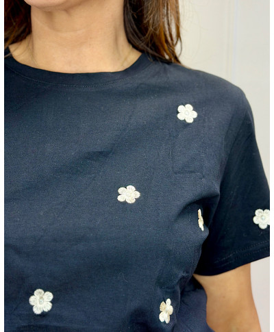 CAMISETA NEGRA BORDADA FLORES BEIGE
