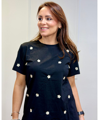 CAMISETA NEGRA BORDADA FLORES BEIGE