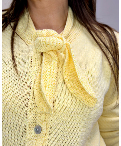 CHAQUETA DE PUNTO AMARILLA CON LAZO