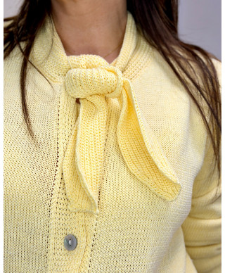 CHAQUETA DE PUNTO AMARILLA CON LAZO