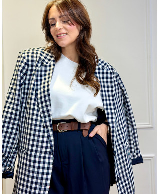 CAMISETA BLANCA DETALLE HOMBRERAS JOYA