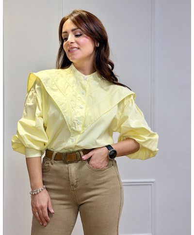 BLUSA AMARILLA ROMÁNTICA CUELLO ESTRUCTURADO