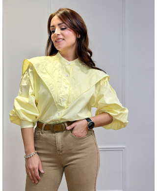 BLUSA AMARILLA ROMÁNTICA CUELLO ESTRUCTURADO