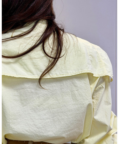 BLUSA AMARILLA ROMÁNTICA CUELLO ESTRUCTURADO