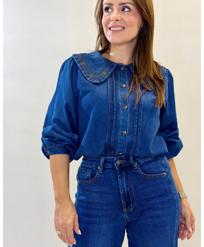 💙 CAMISA MAËLLE · DENIM CON CUELLO BORDADO· AZUL CLARA