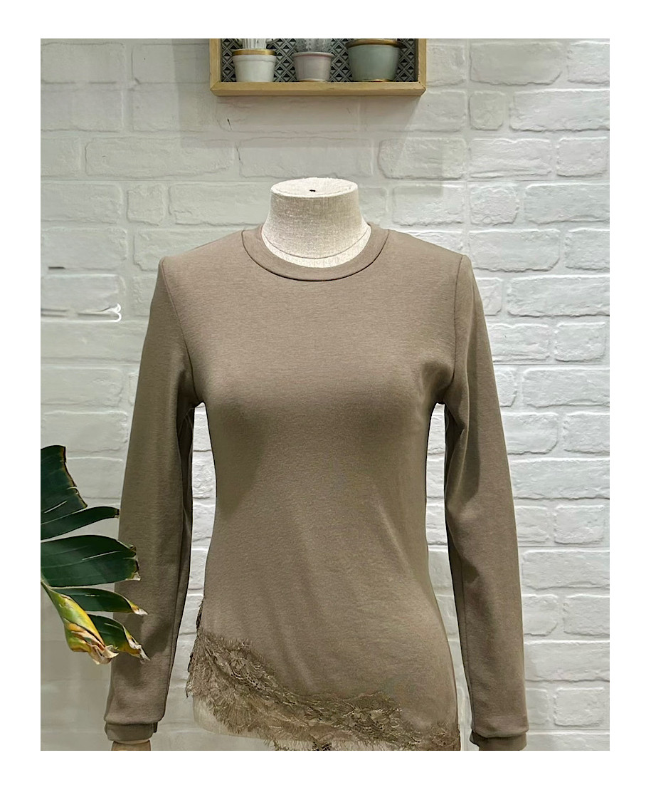 CAMISETA NINA · BAJO DE ENCAJE · TAUPE